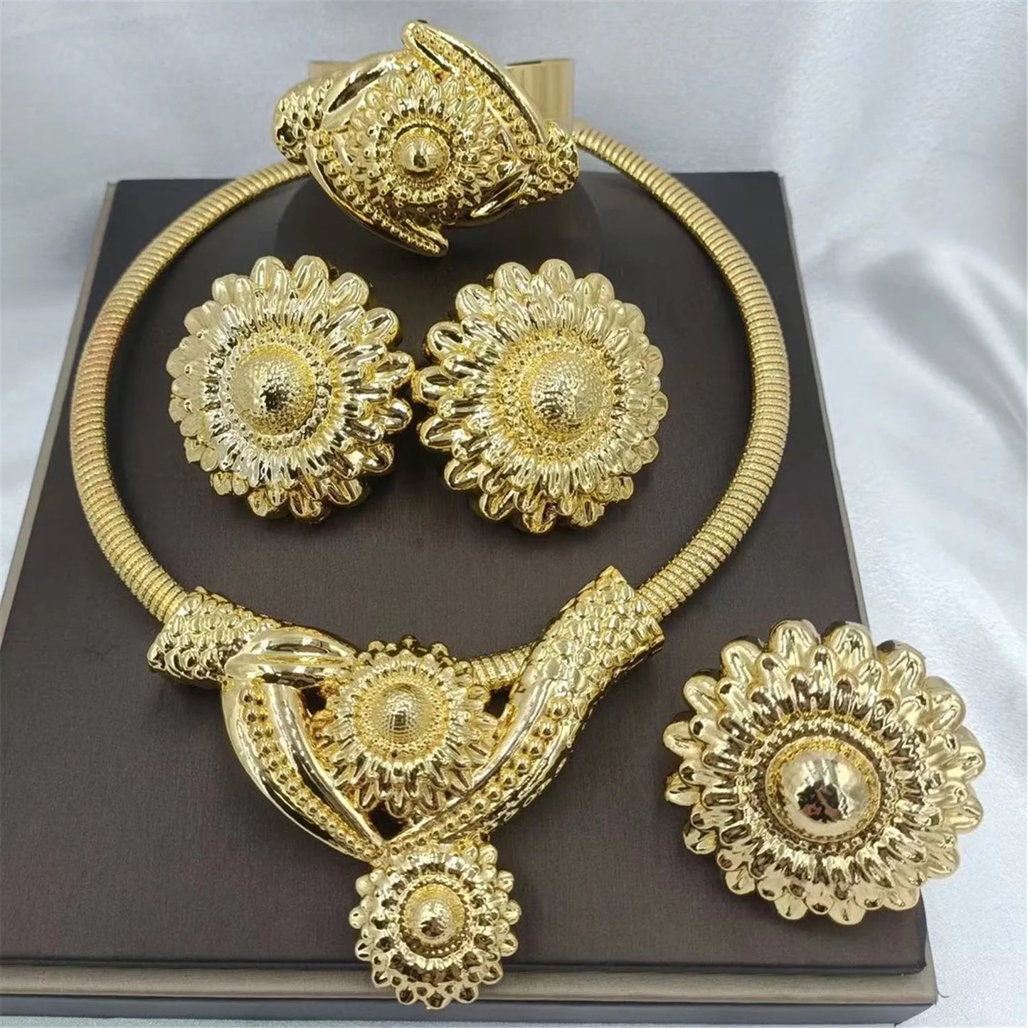 Italian Gold Plated Jewelry Set Women Party Jewelry Gift Luxury Pendant Lightweight Large Earrings Ring Dubai Wedding Jewelry