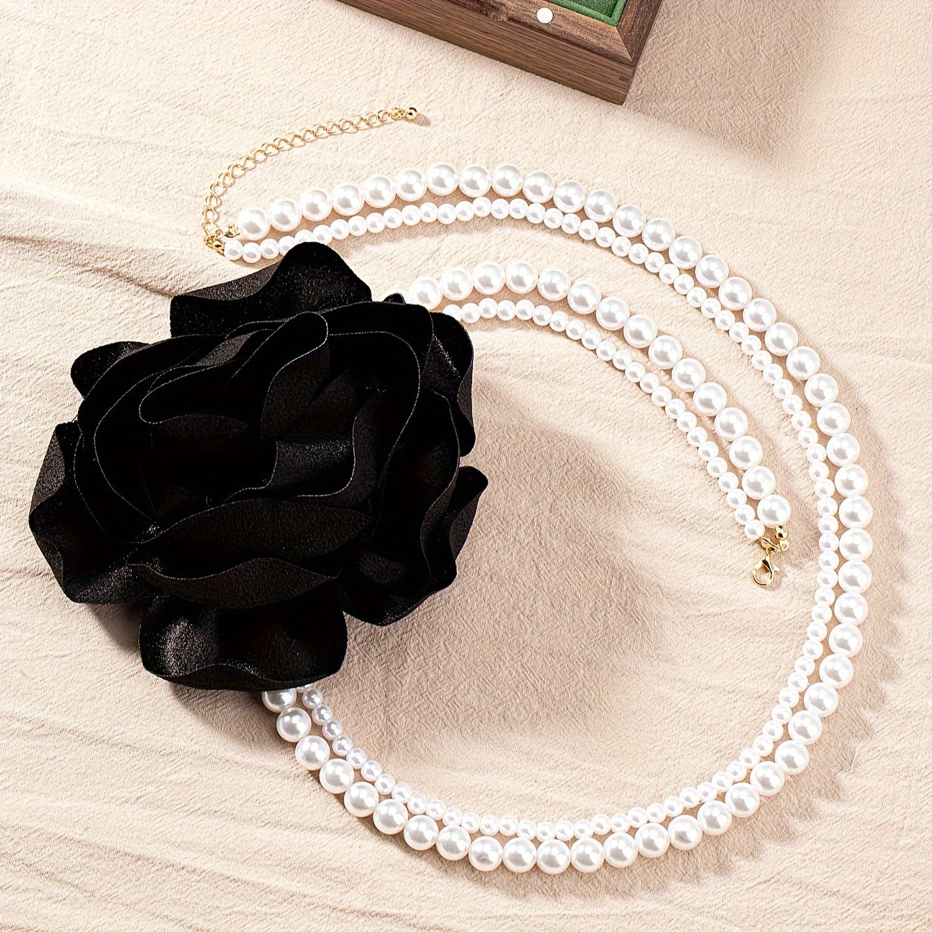 1pc Black & Green 3D Soft Flower Decor Layered Faux-Pearl Necklace, Elegant Style Imitation Pearl Necklace, Evening Jewelry