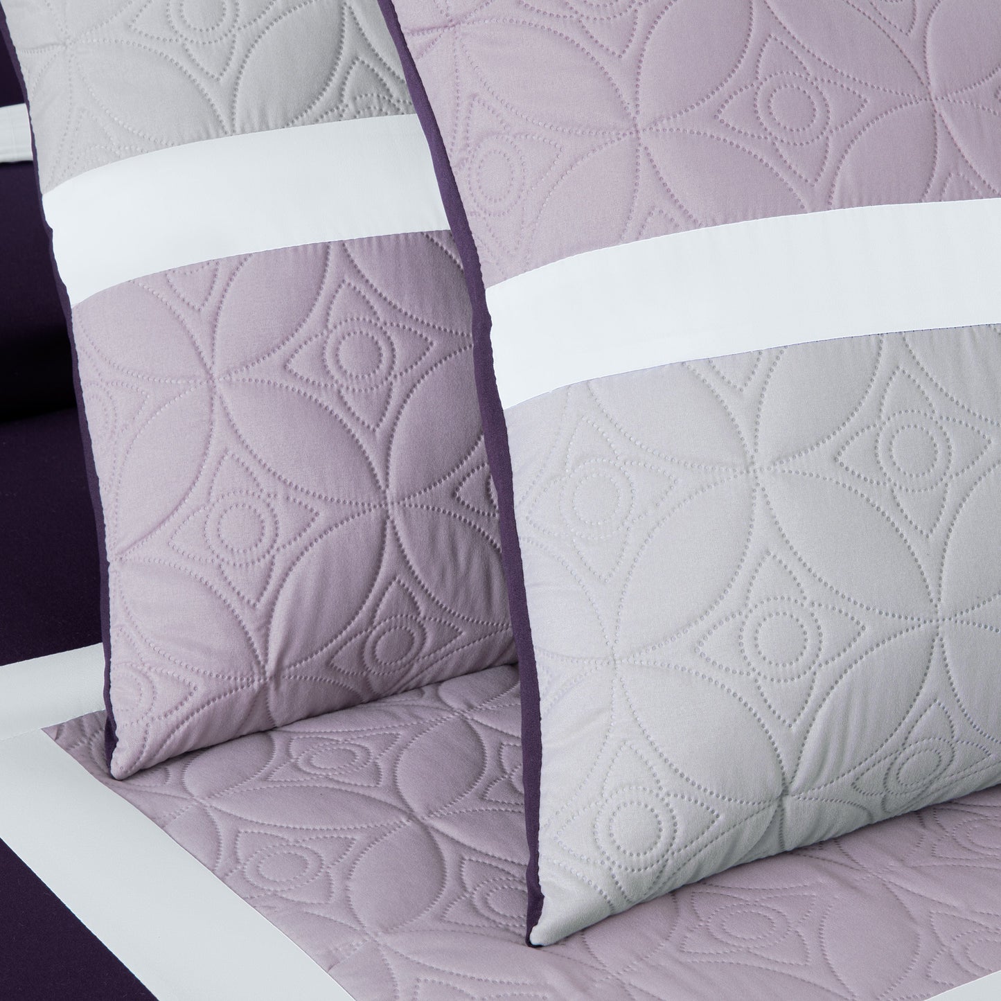 Bernard 7-Piece Patchwork Quilted Medallion Bed in a Bag Comforter Set with Sheets, California King/King/Queen/Full Size