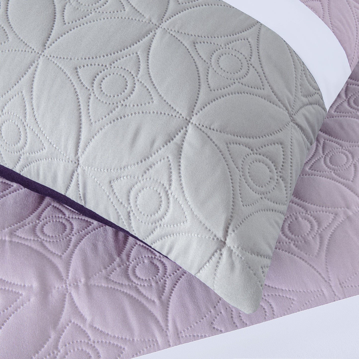 Bernard 7-Piece Patchwork Quilted Medallion Bed in a Bag Comforter Set with Sheets, California King/King/Queen/Full Size