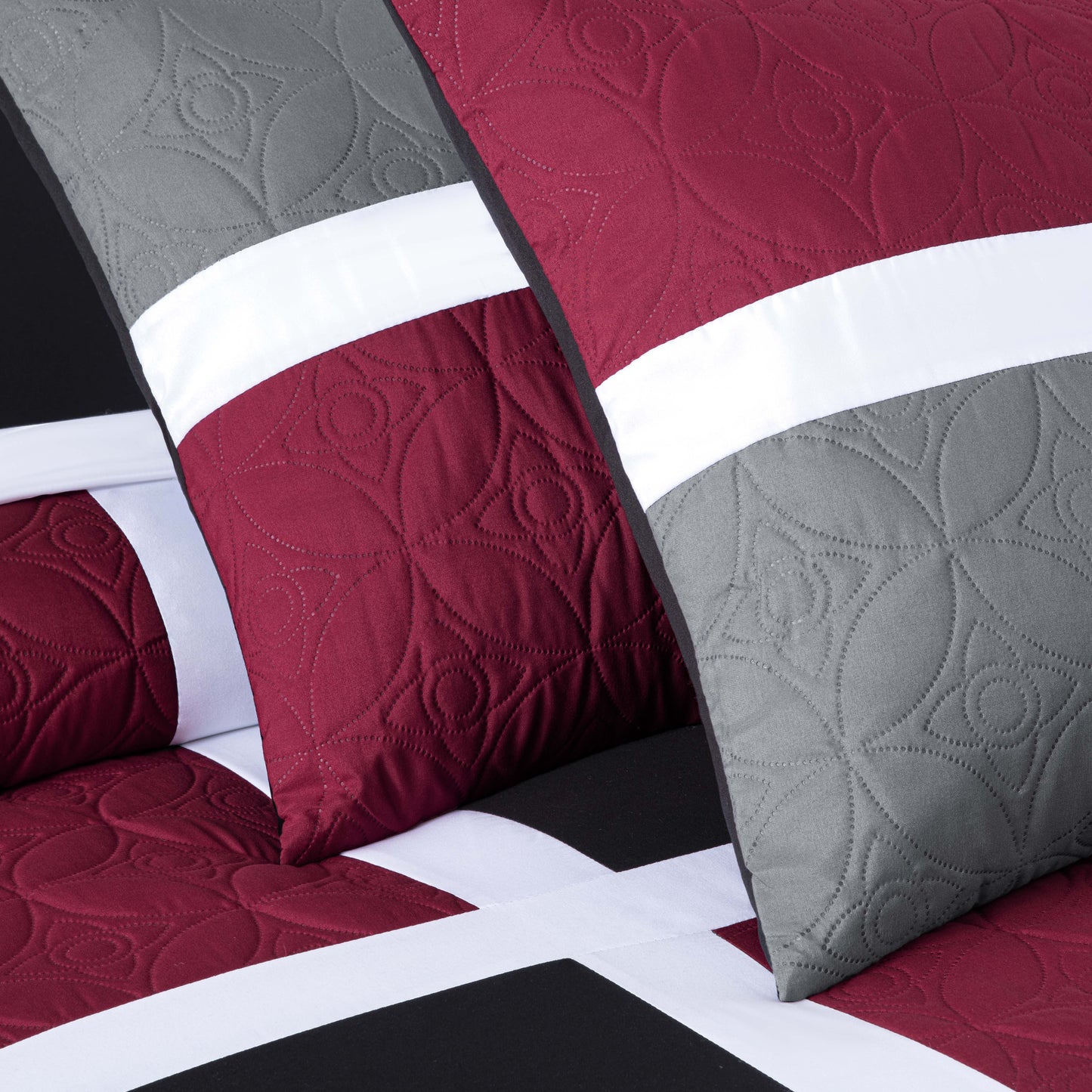 Bernard 7-Piece Patchwork Quilted Medallion Bed in a Bag Comforter Set with Sheets, California King/King/Queen/Full Size