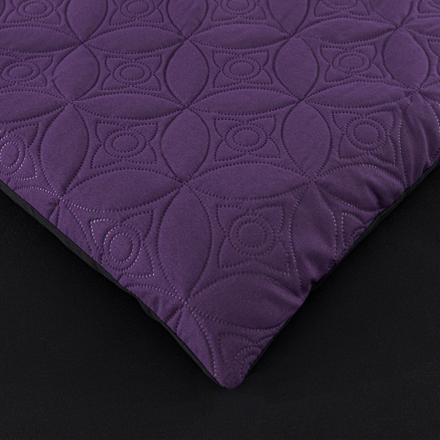 Bernard 7-Piece Patchwork Quilted Medallion Bed in a Bag Comforter Set with Sheets, California King/King/Queen/Full Size