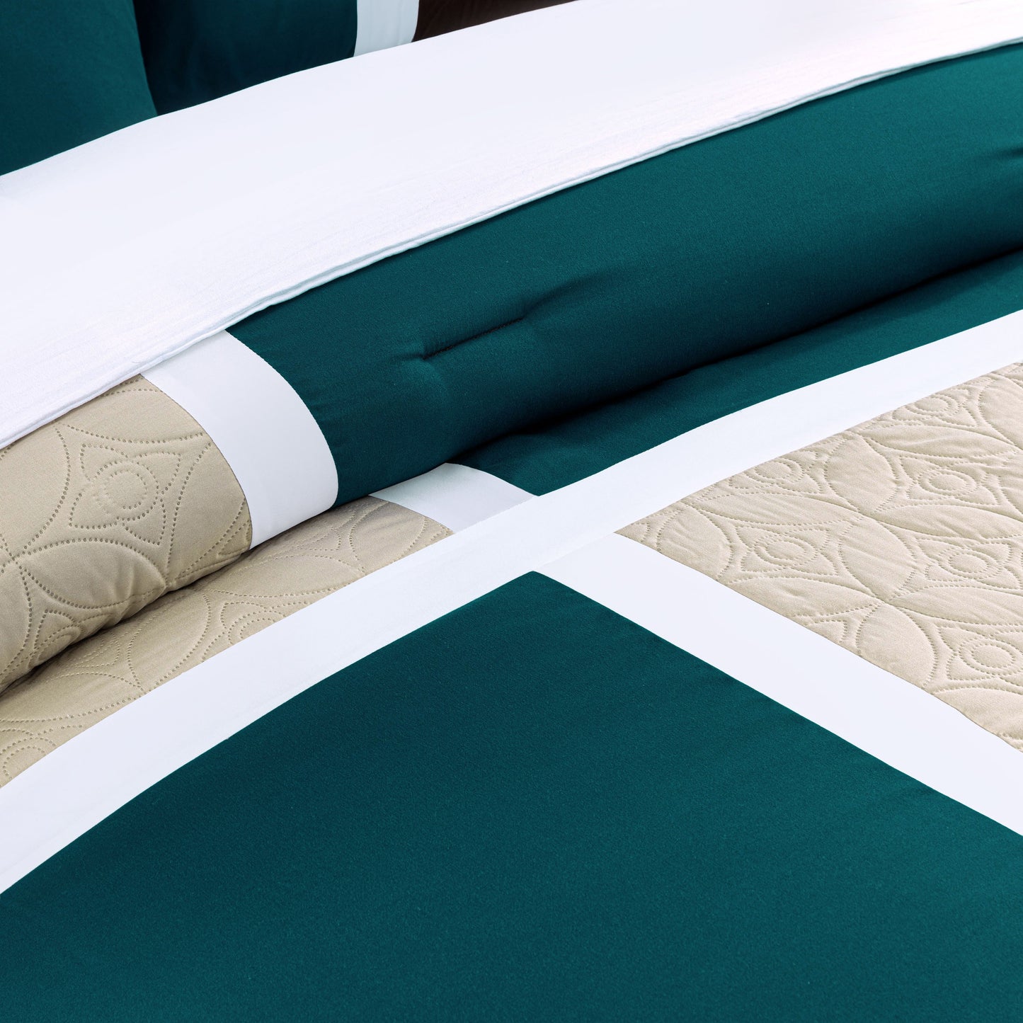 Bernard 7-Piece Patchwork Quilted Medallion Bed in a Bag Comforter Set with Sheets, California King/King/Queen/Full Size