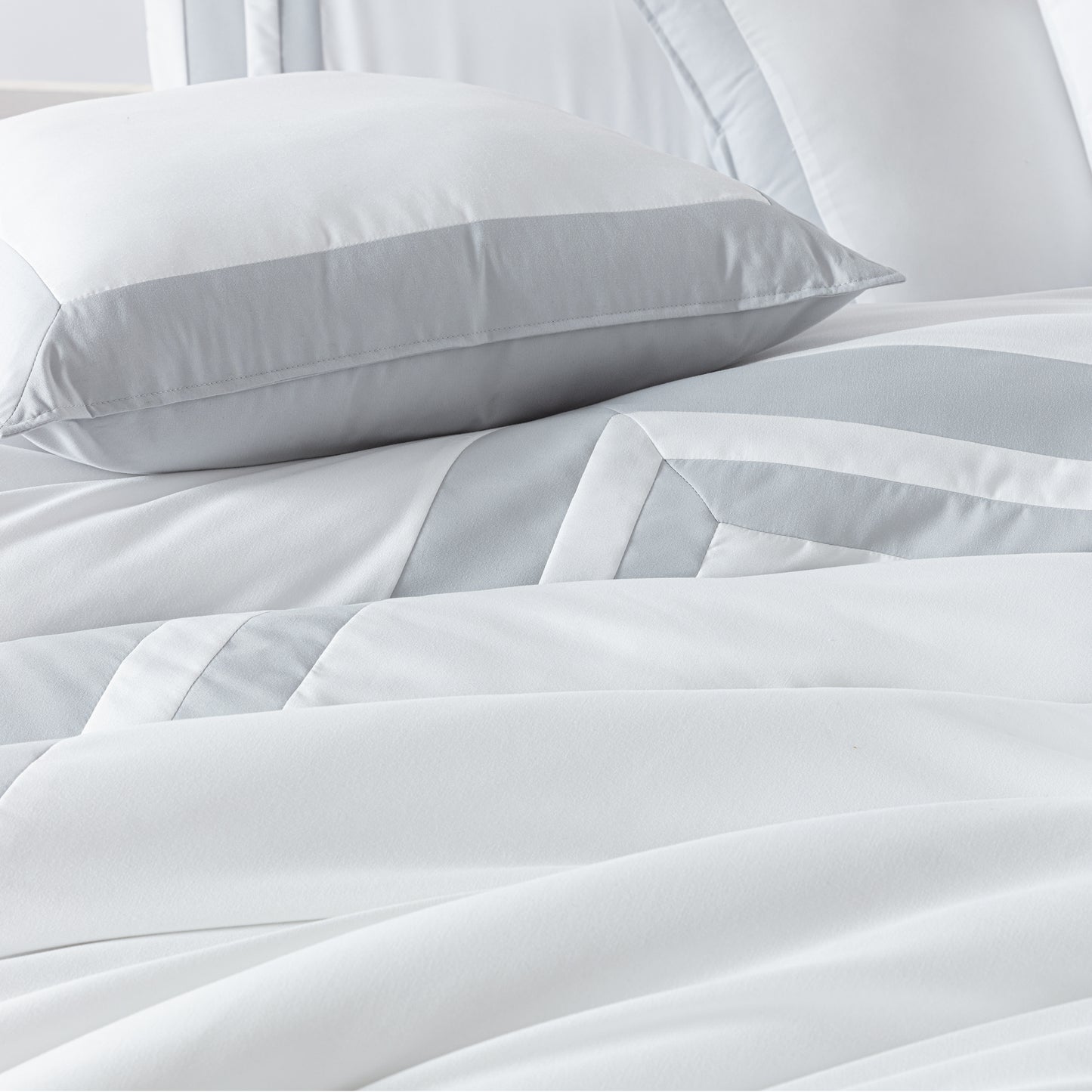 Caprice 7-Piece Modern Hotel Style Square Pattern Comforter Set with Decorative Pillows, Cal King/King/Queen/Full Size