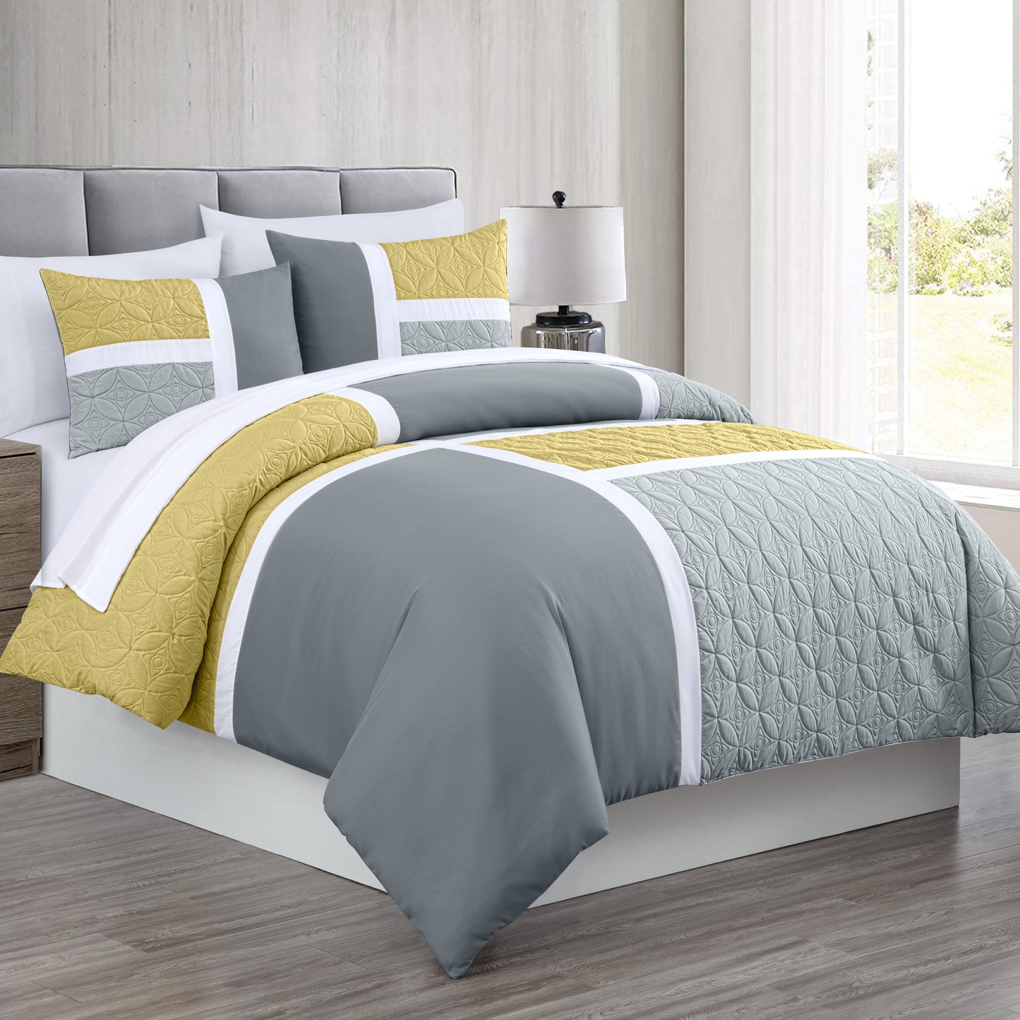 Bernard 7-Piece Patchwork Quilted Medallion Bed in a Bag Comforter Set with Sheets, California King/King/Queen/Full Size