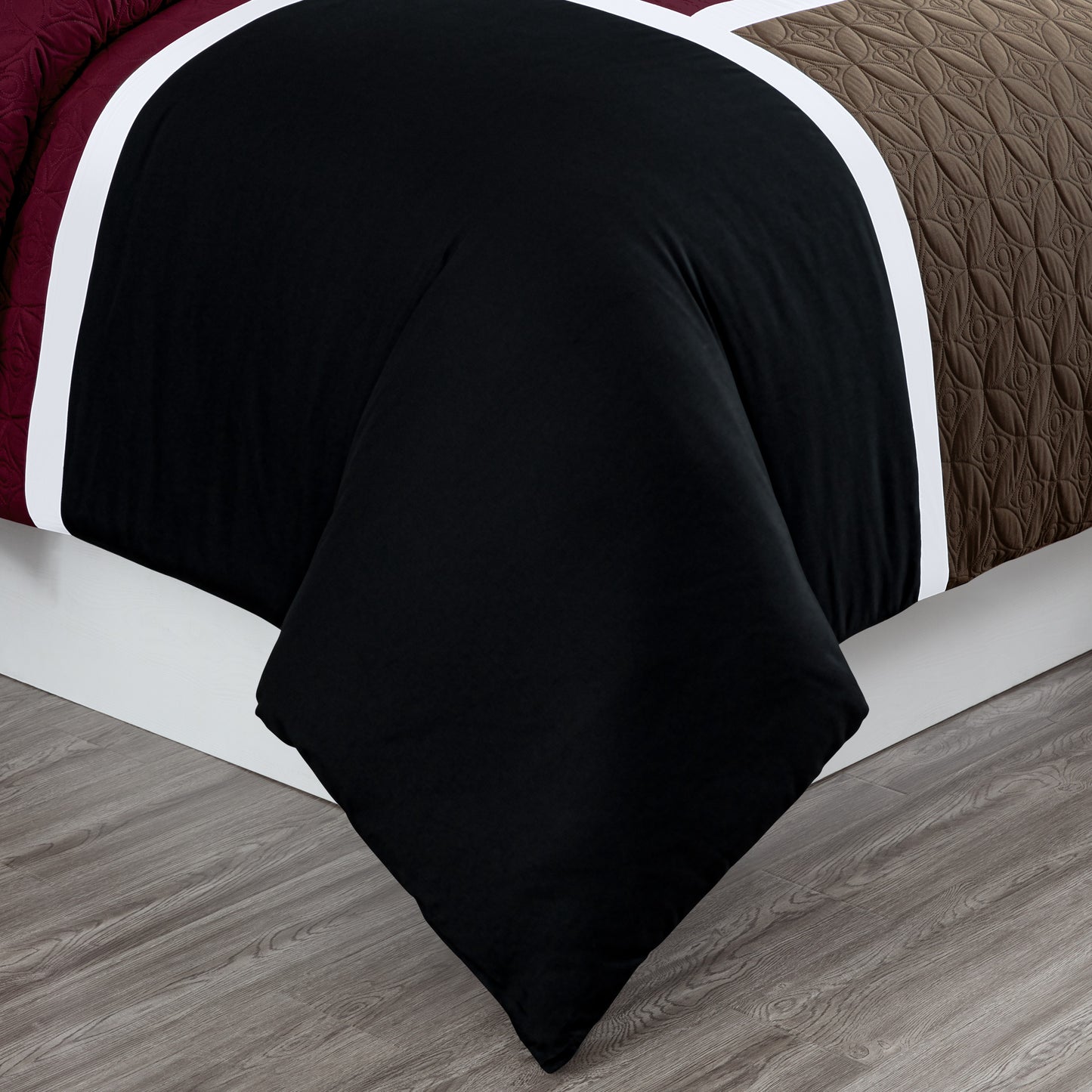 Bernard 7-Piece Patchwork Quilted Medallion Bed in a Bag Comforter Set with Sheets, California King/King/Queen/Full Size