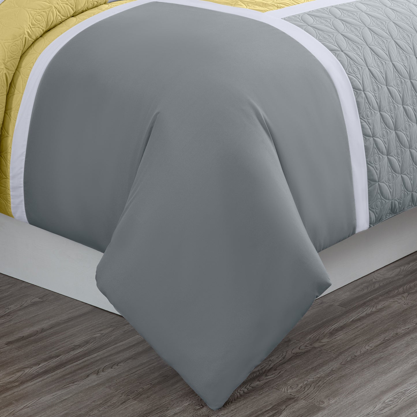 Bernard 7-Piece Patchwork Quilted Medallion Bed in a Bag Comforter Set with Sheets, California King/King/Queen/Full Size