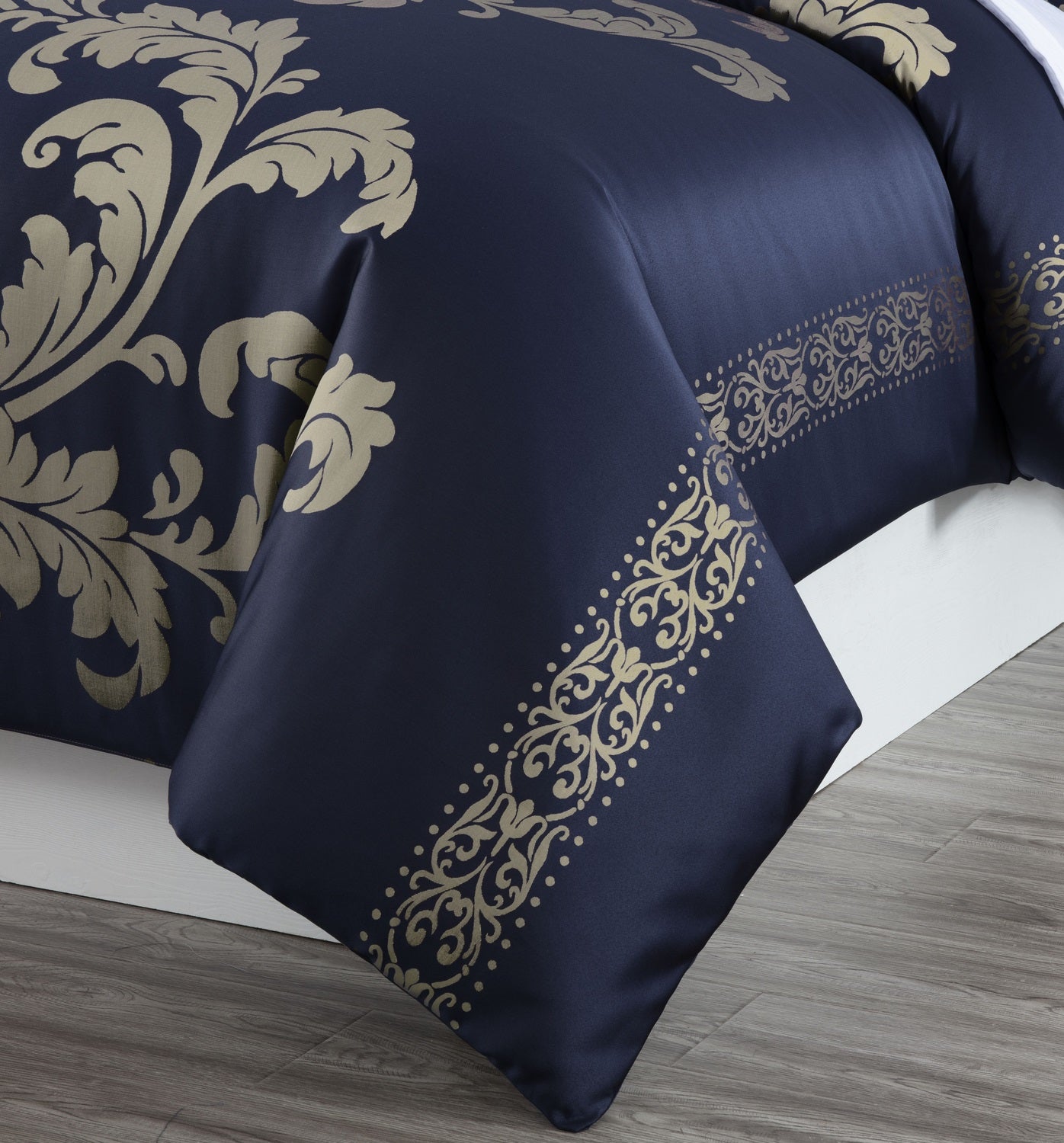Valor 7-Piece Luxury Jacquard Floral Bed in a Bag Comforter Set