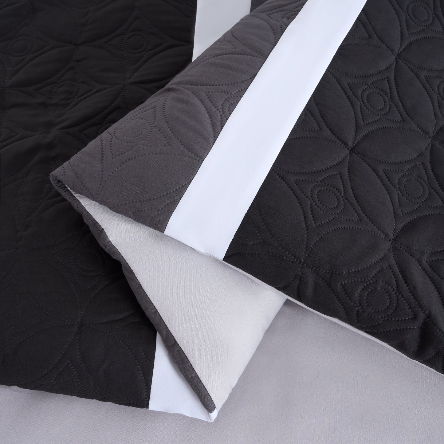 Bernard 7-Piece Patchwork Quilted Medallion Bed in a Bag Comforter Set with Sheets, California King/King/Queen/Full Size