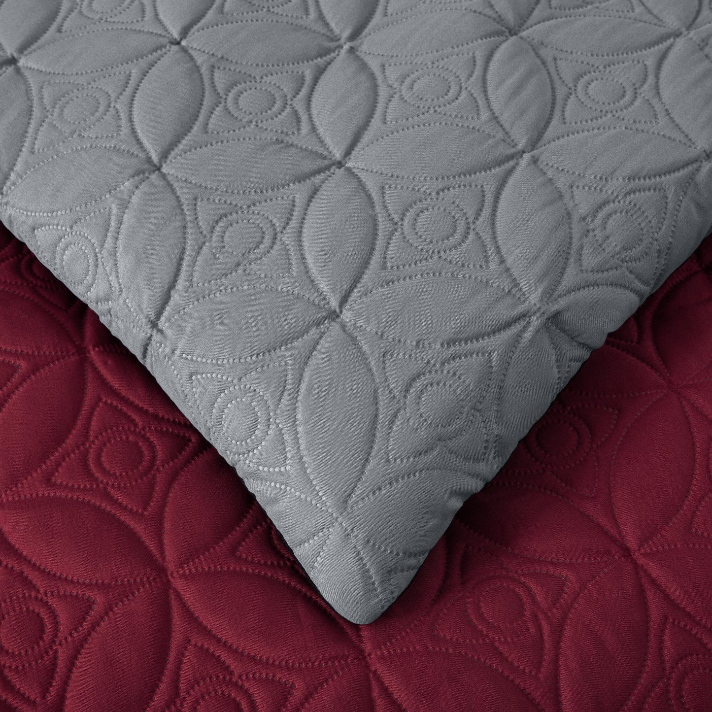 Bernard 7-Piece Patchwork Quilted Medallion Bed in a Bag Comforter Set with Sheets, California King/King/Queen/Full Size