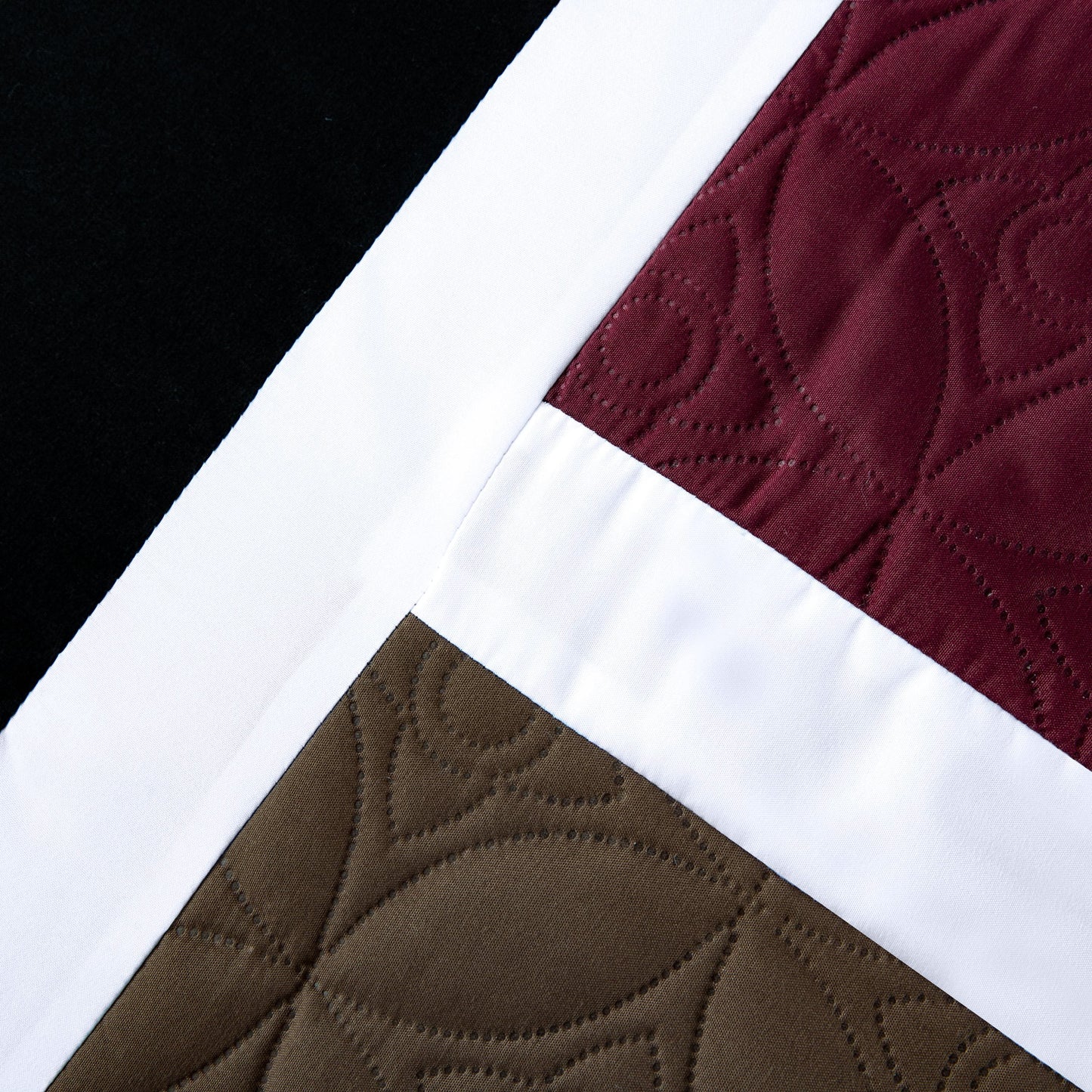 Bernard 7-Piece Patchwork Quilted Medallion Bed in a Bag Comforter Set with Sheets, California King/King/Queen/Full Size