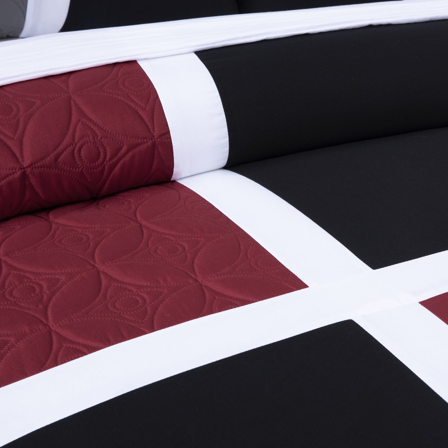 Bernard 7-Piece Patchwork Quilted Medallion Bed in a Bag Comforter Set with Sheets, California King/King/Queen/Full Size