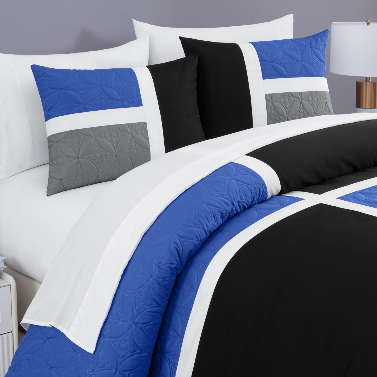 Bernard 7-Piece Patchwork Quilted Medallion Bed in a Bag Comforter Set with Sheets, California King/King/Queen/Full Size